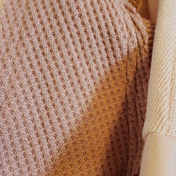 POL mixed media v-neck sweatshirt, peach & coral, waffle knit sweatshirt M - Picture 5 of 7